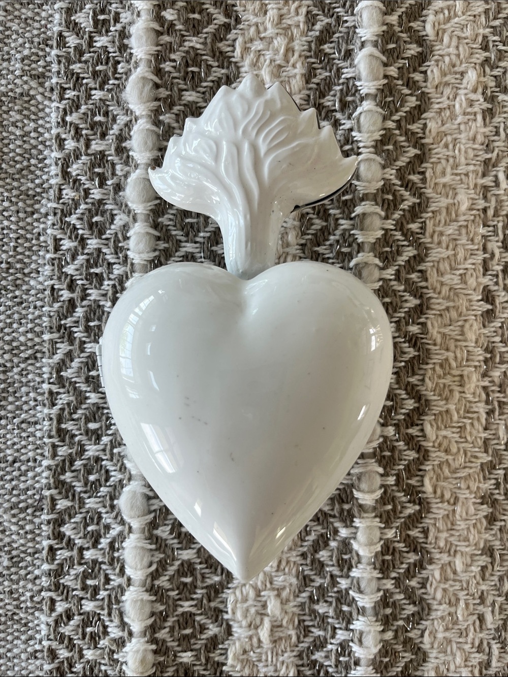 New Terrain White Sacred Heart Trinket Box Locket Milagros Curio Enameled Iron